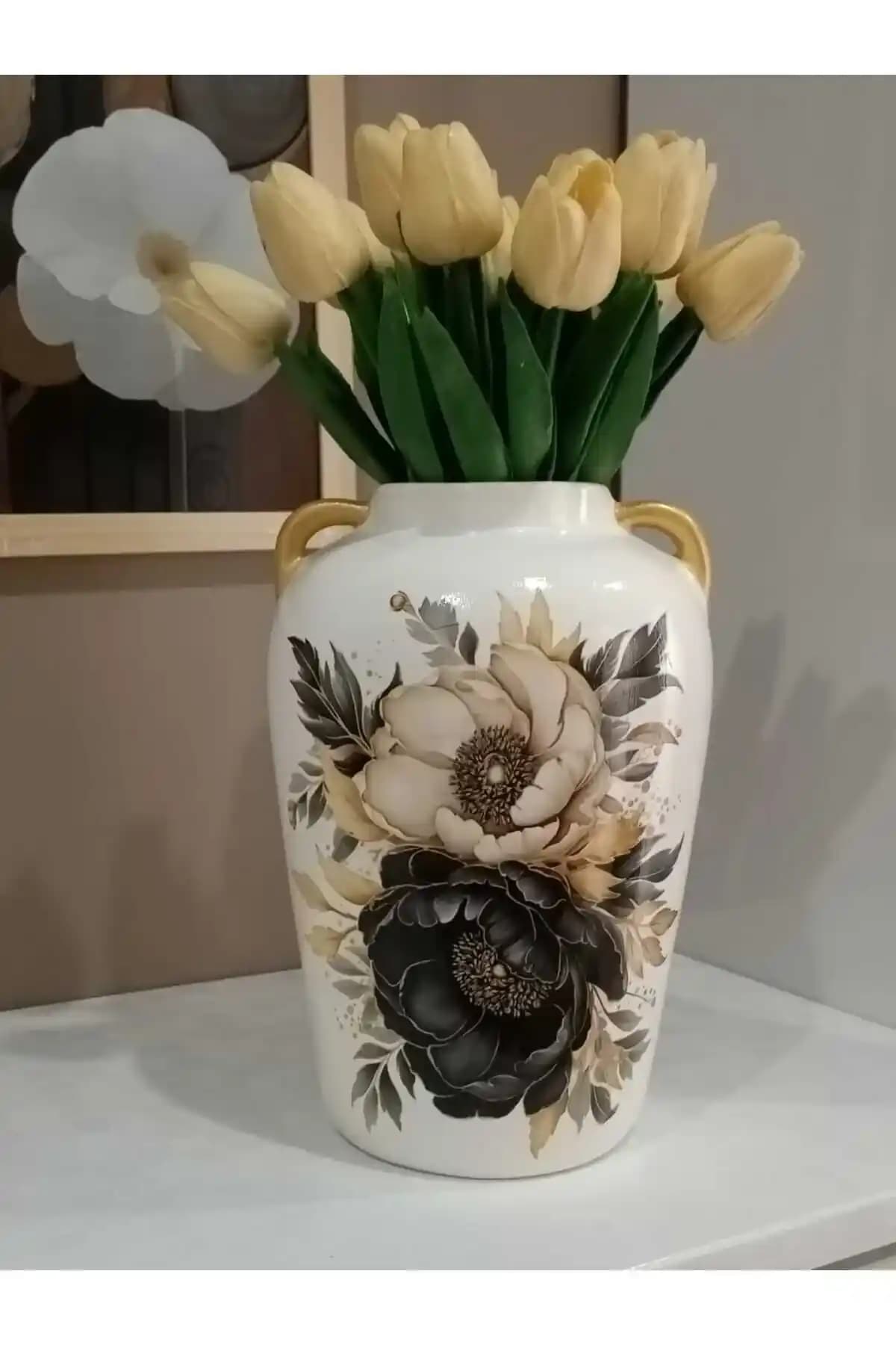 El Yapımı Vazolar ile İç Mekanlara Zarif ve Özgün Dokunuşlar