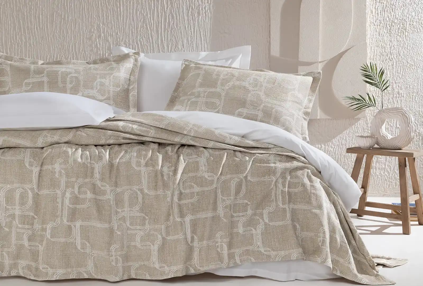 Estetik ve Fonksiyonel Yatak Örtüsü Modelleri: Trendler ve Seçim İpuçları