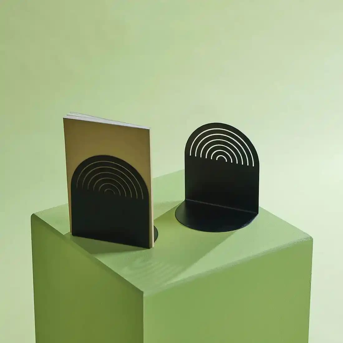 Ev Dekorasyonuna Uygun Şık ve Fonksiyonel Kitap Tutucu Modelleri