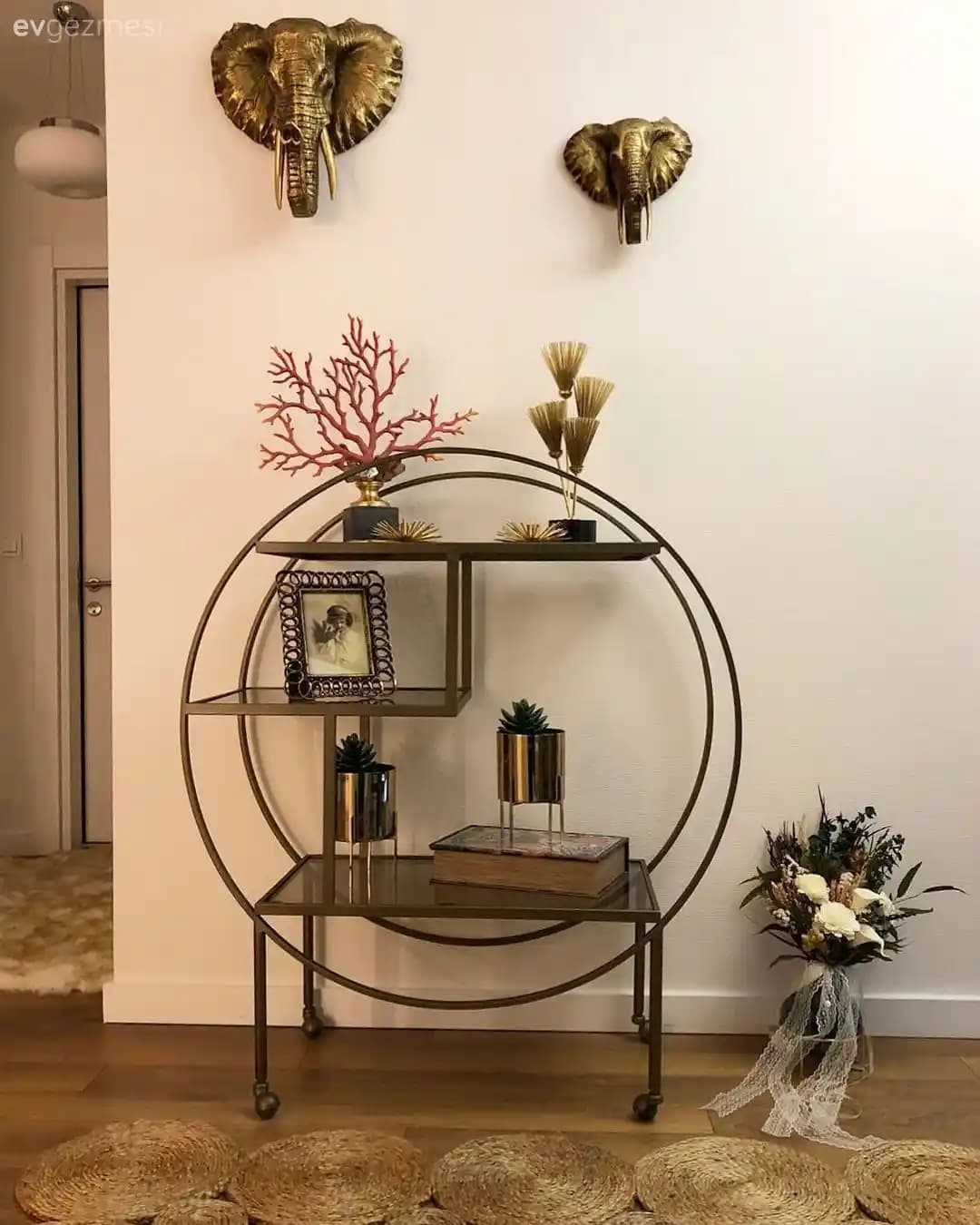 Ev Dekorasyonunda Dekoratif Aksesuarların Seçimi ve Stil Uyumu Rehberi