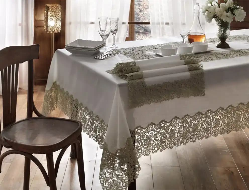 Ev Dekorasyonunda Estetik ve Fonksiyonellik Sunan Masa Örtüleri Çeşitleri ve Trendleri