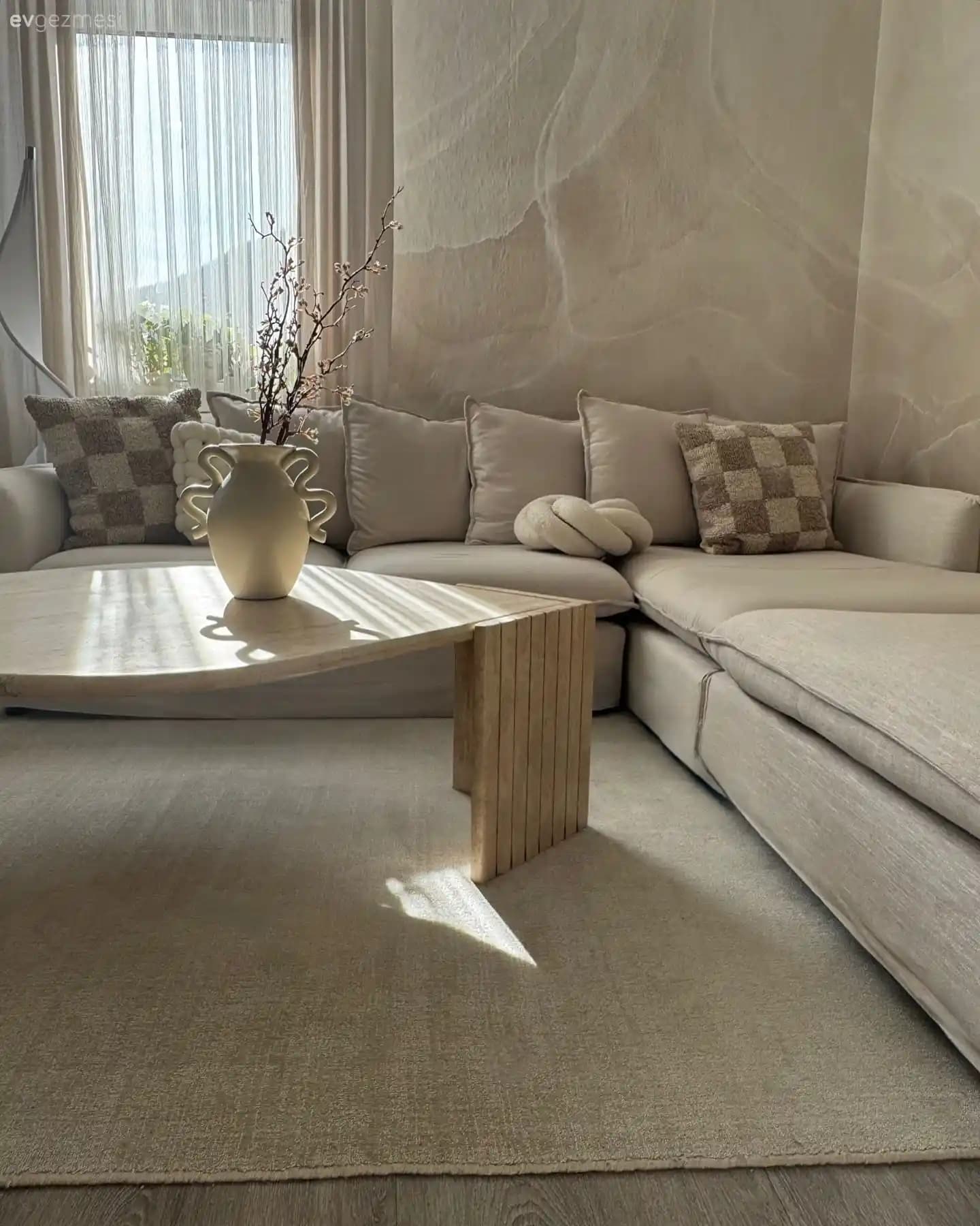 Ev Dekorasyonunda Estetik ve Sakinlik Sağlayan Doğal ve Minimalist Yaklaşımlar