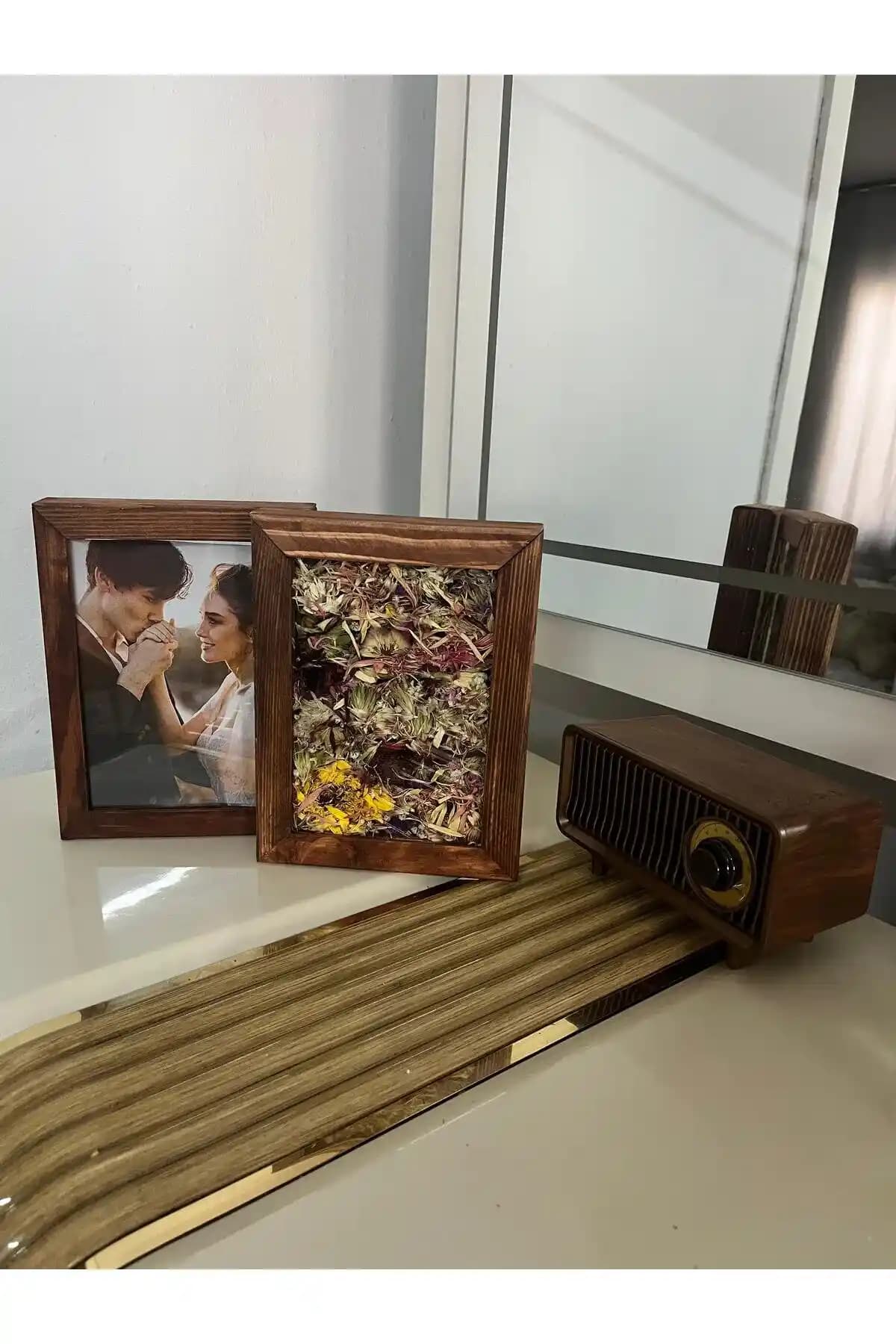 Ev Dekorasyonunda Fonksiyonel ve Dekoratif Çerçeve Seçimi Rehberi