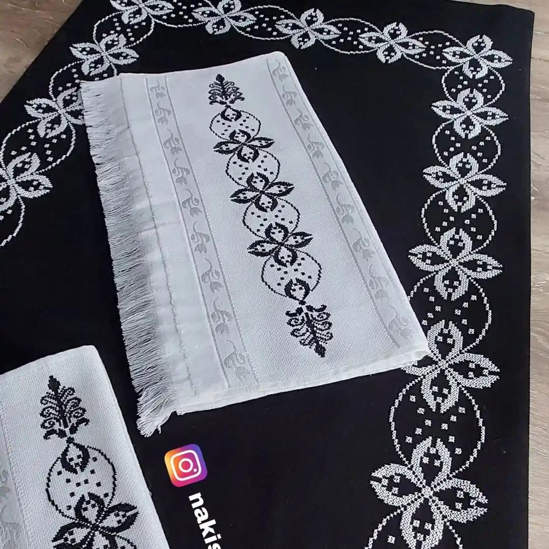 Ev Dekorasyonunda Seccade Takımı: Estetik ve Fonksiyonelliğin Birlikte Sunumu