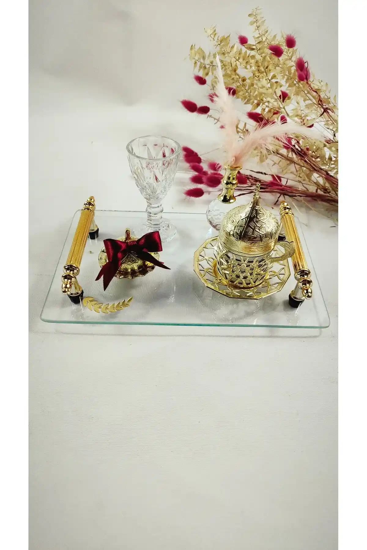 Ev Dekorasyonunda Zarif Damat ve Kahve Temalı Tepsi Tasarımları