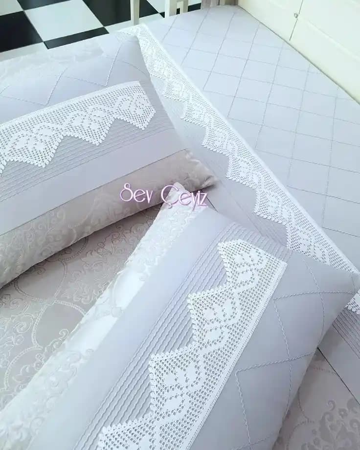 Ev Dekorasyonunda Zarif Dantelli Pike Kullanımı ve Dekorasyon İpuçları