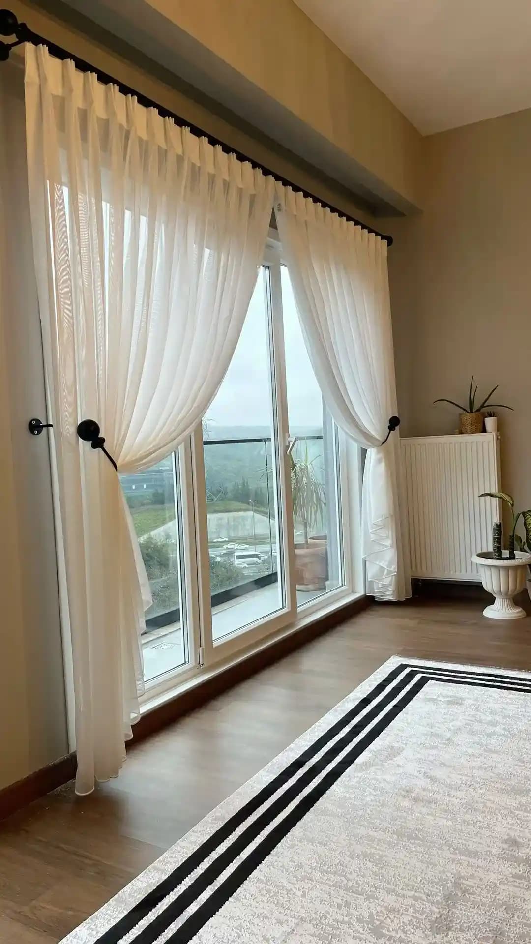 Ev Dekorasyonunu Tamamlayan Fonksiyonel ve Şık Perdeler Hakkında Bilgiler