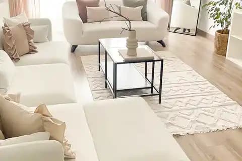 Ev Dekorasyonunu Tamamlayan Şık ve Dayanıklı Beyaz Halı Seçenekleri