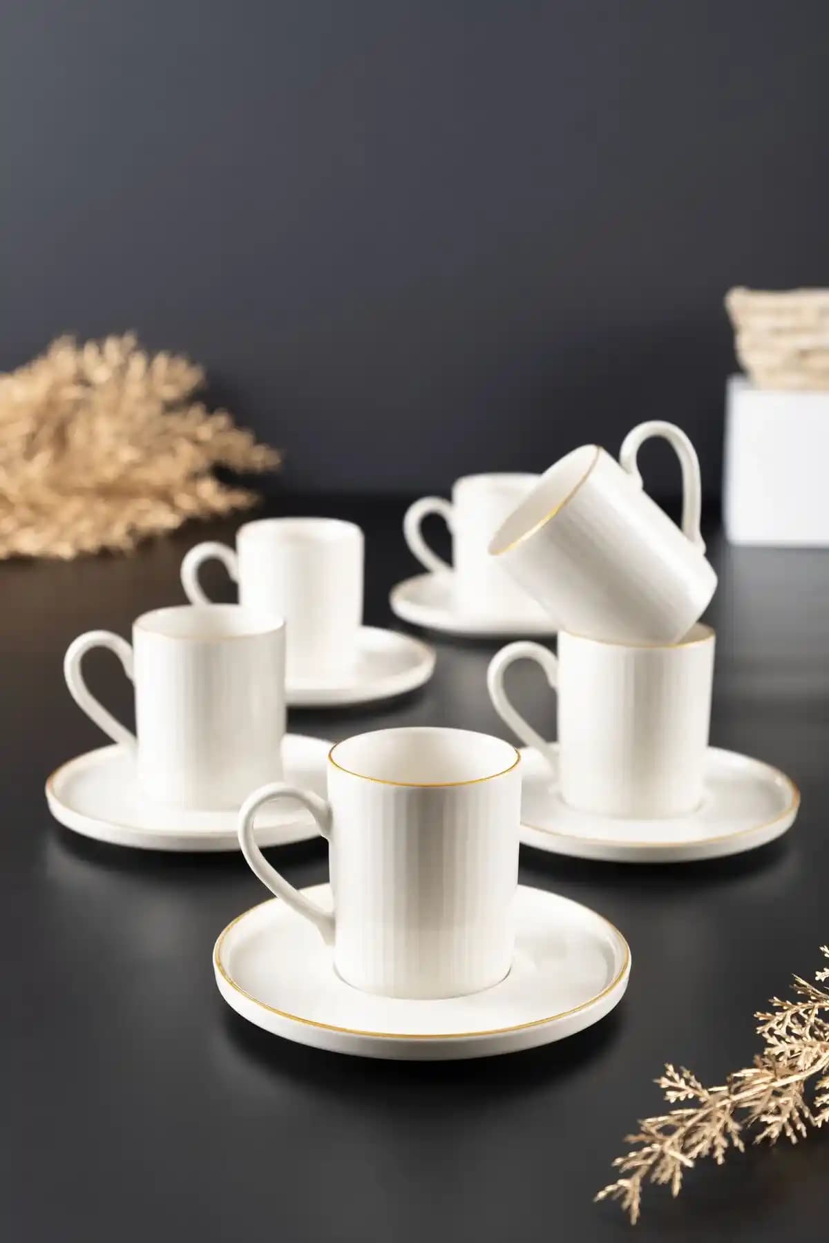 Ev Dekorasyonunu Zenginleştiren Şık ve Zarif Fincan Takımları Seçenekleri
