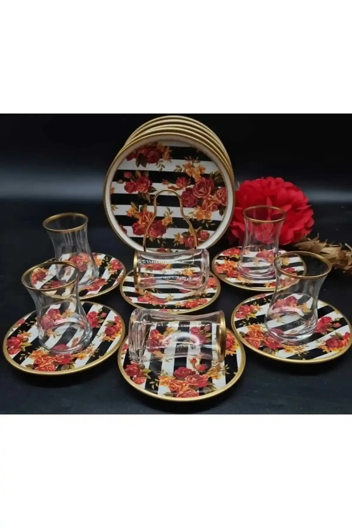 Ev Sofralarına Uygun Şık Pasta Tabağı Seçimi ve Dekorasyon İpuçları