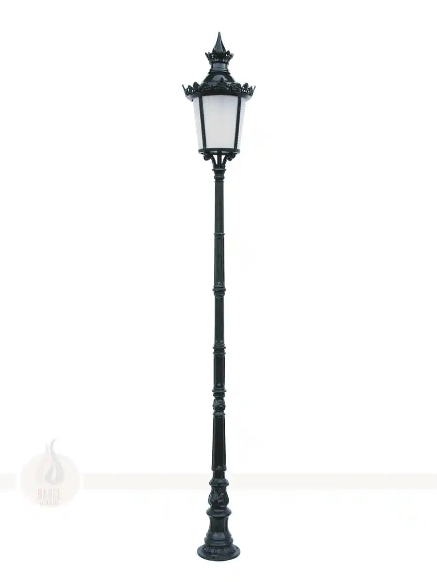 Ev ve Bahçe Dekorasyonunda Şık ve İşlevsel Ayaklı Fenerler Kullanım Alanları ve Tasarım Özellikleri