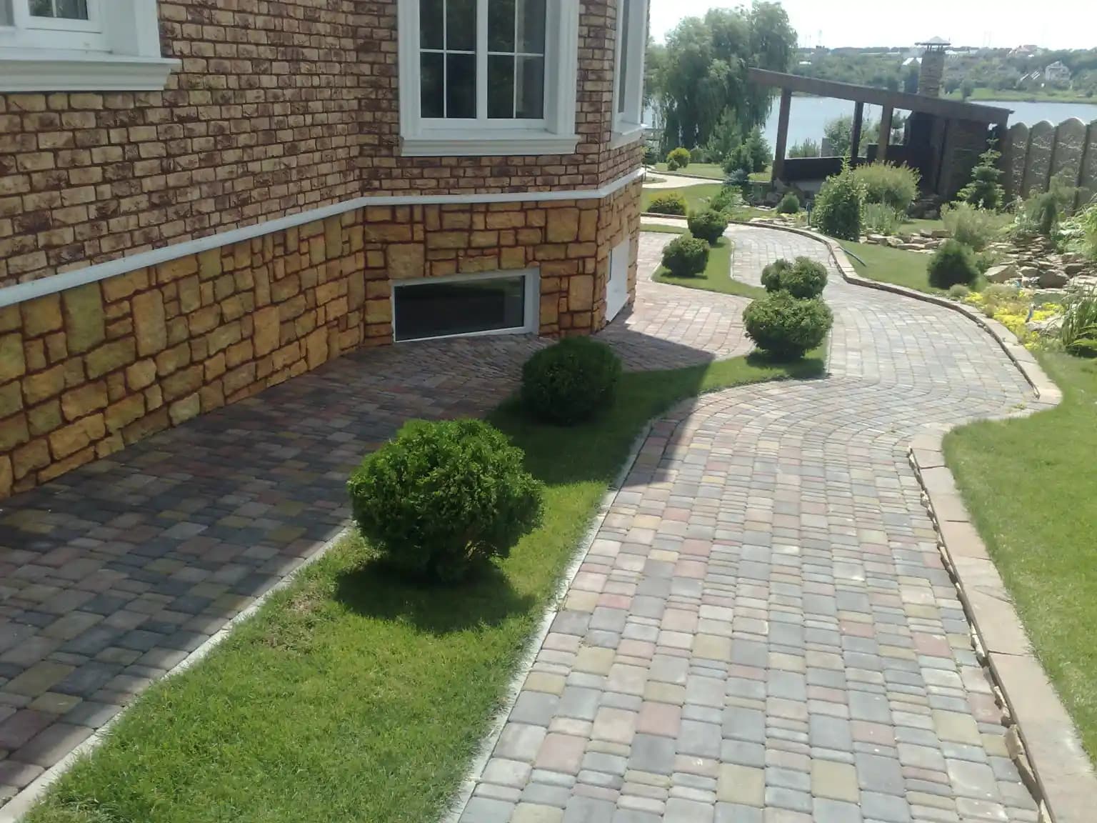 Evde Kullanılabilecek Döşeme Seçenekleri: Malzeme Türleri ve Tasarım İpuçları