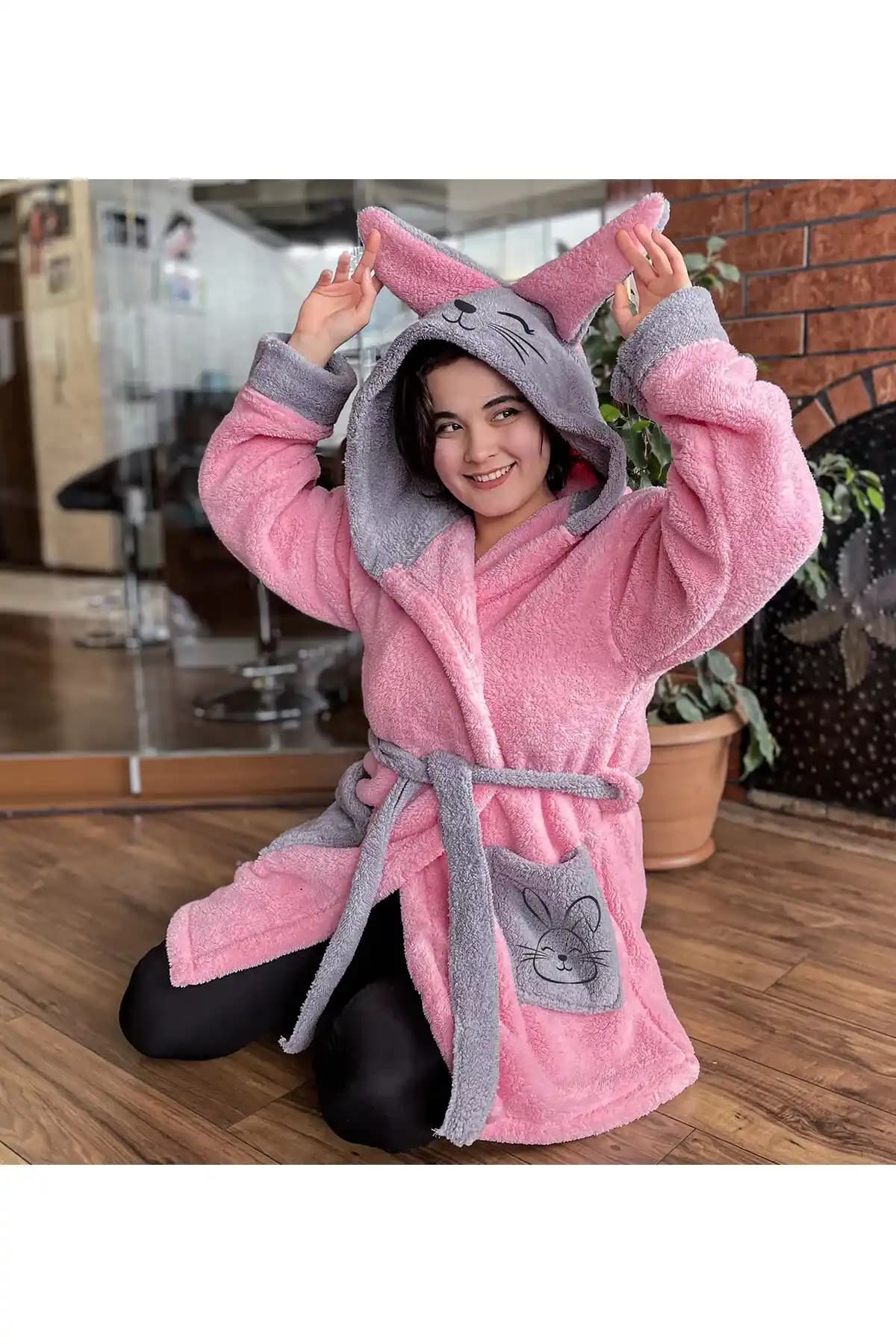 Evde Sıcaklık Sağlayan Peluş Dekorlar: Konfor ve Estetiği Bir Arada Sunar