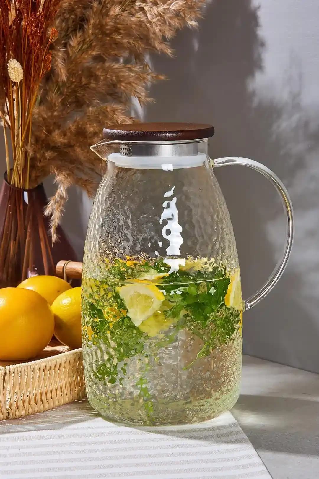 Fonksiyonel Kapaklı Sürahiler: Estetik ve Pratik Çözümlerle Dekorasyon ve Kullanım Kolaylığı