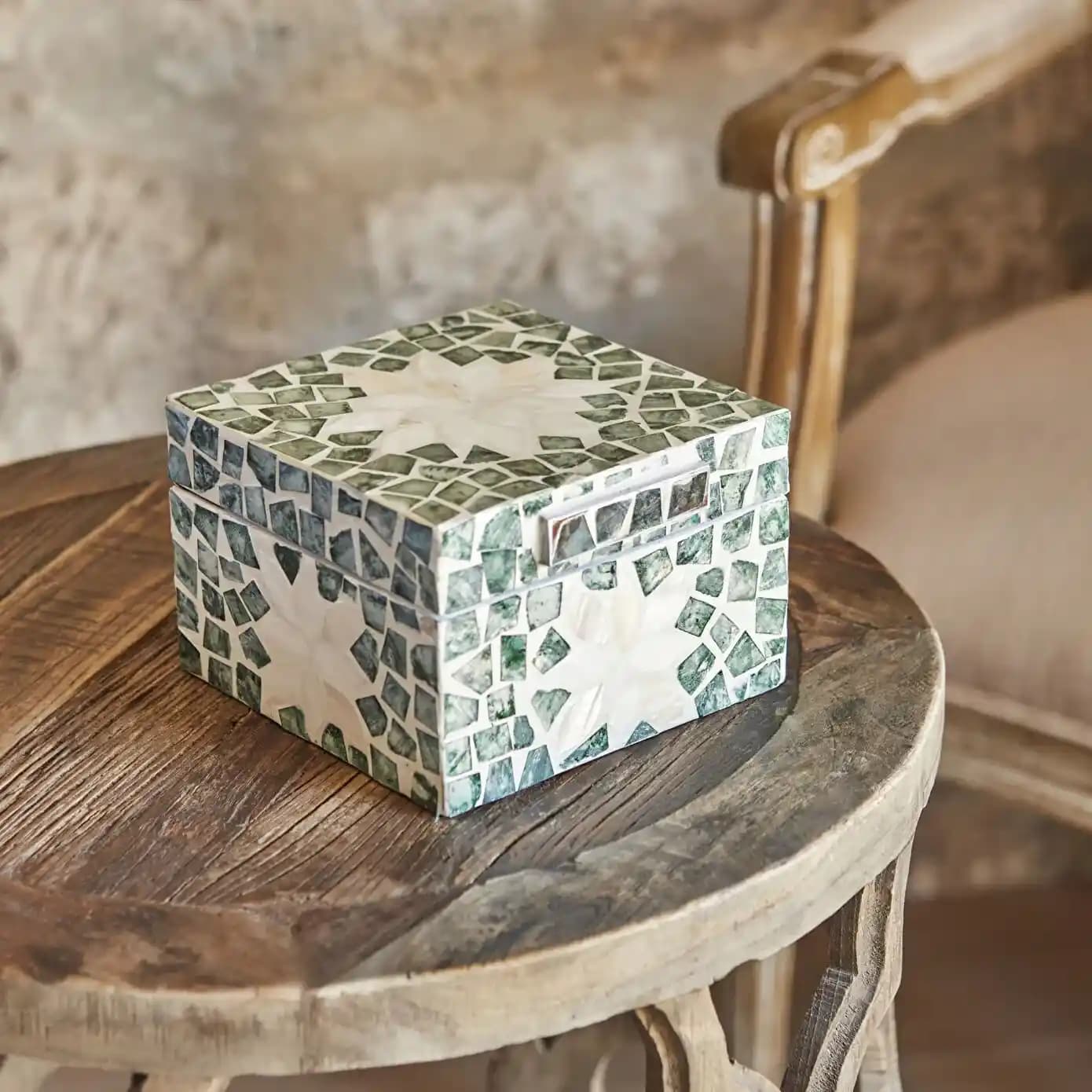 Fonksiyonel ve Estetik Dekorasyon Kutuları: Çeşitler, Malzemeler ve Kullanım Alanları