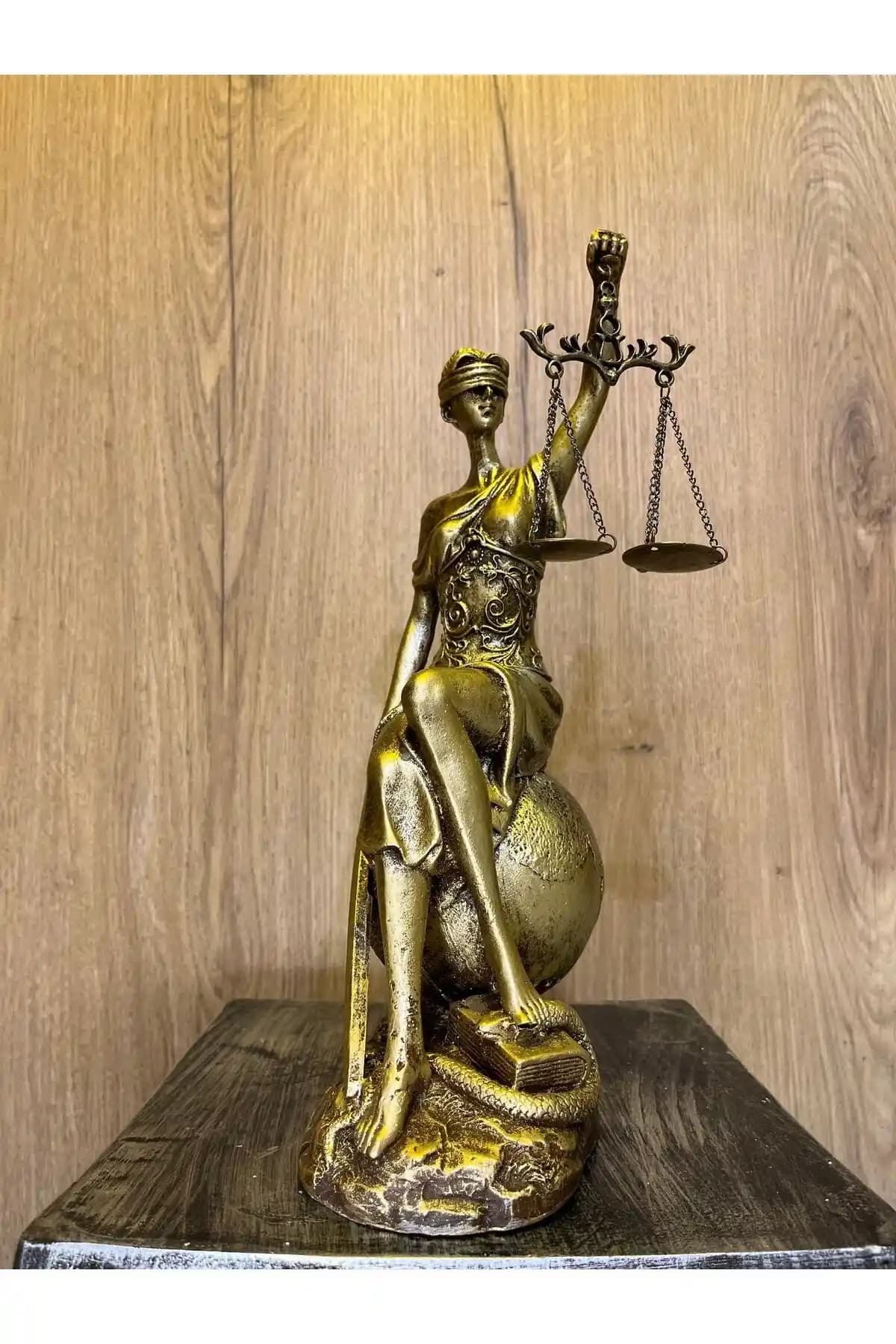 Güç ve Asaleti Yansıtan Dekoratif Biblo ve Figürler: Ev Dekorasyonunda Anlamlı Seçenekler