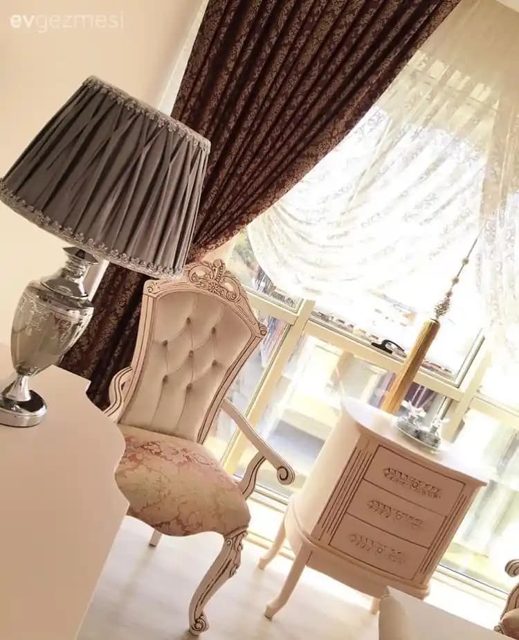 İç Mekan Dekorasyonunda Abajur ve Perde Seçenekleri Modern Trendlerle Uyum Sağlar