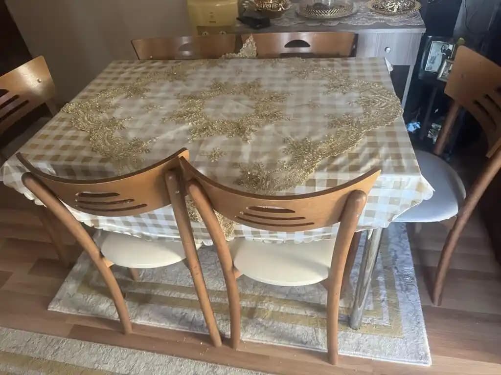 İkinci El Doğal ve Şık Sandalyeler: Estetik ve Ekonomik İç Mekan Seçenekleri