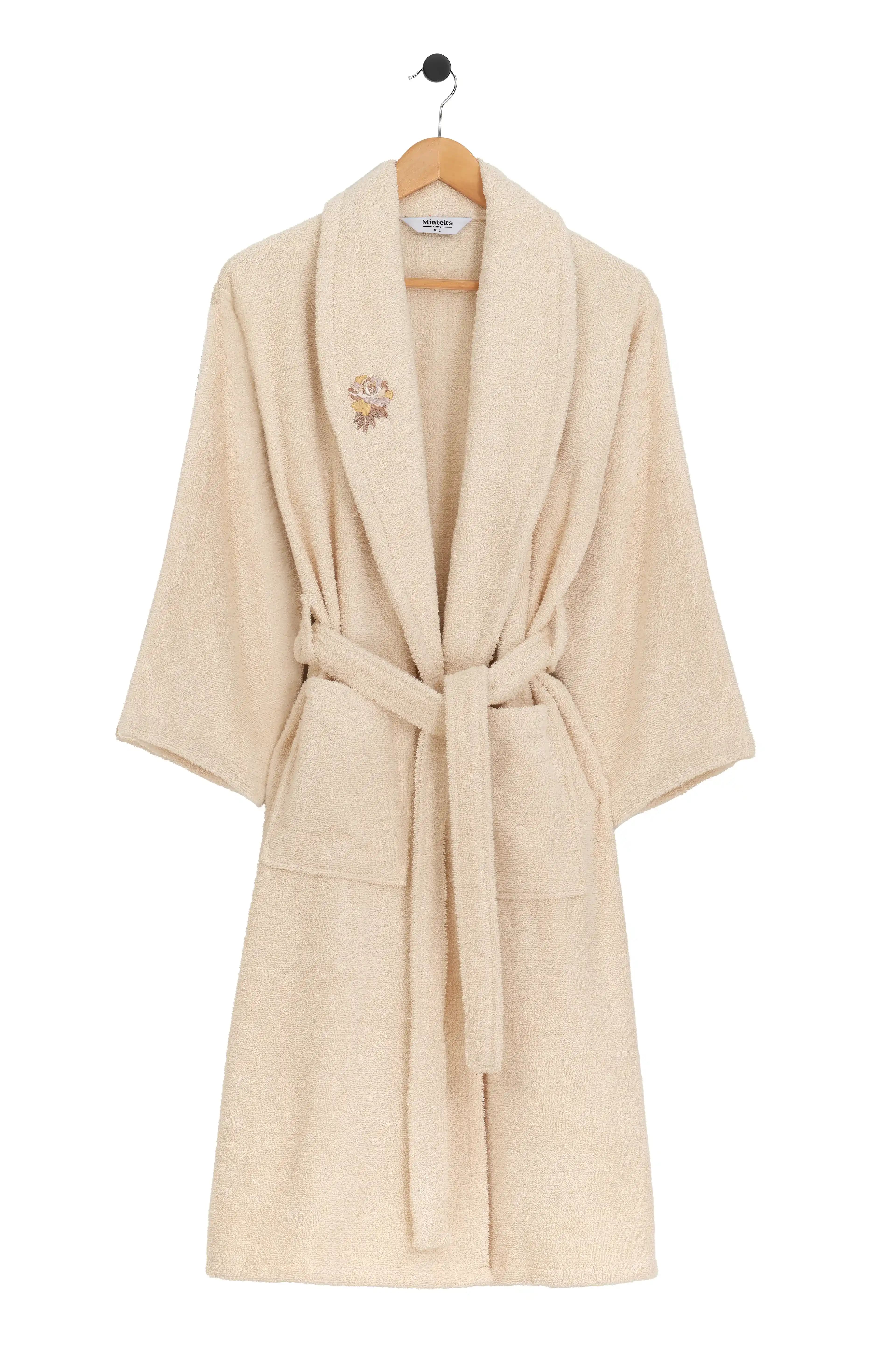 Kadın Kısa Bornoz Modelleri: Konfor ve Şıklığı Bir Arada Sunan Alternatif Seçenekler