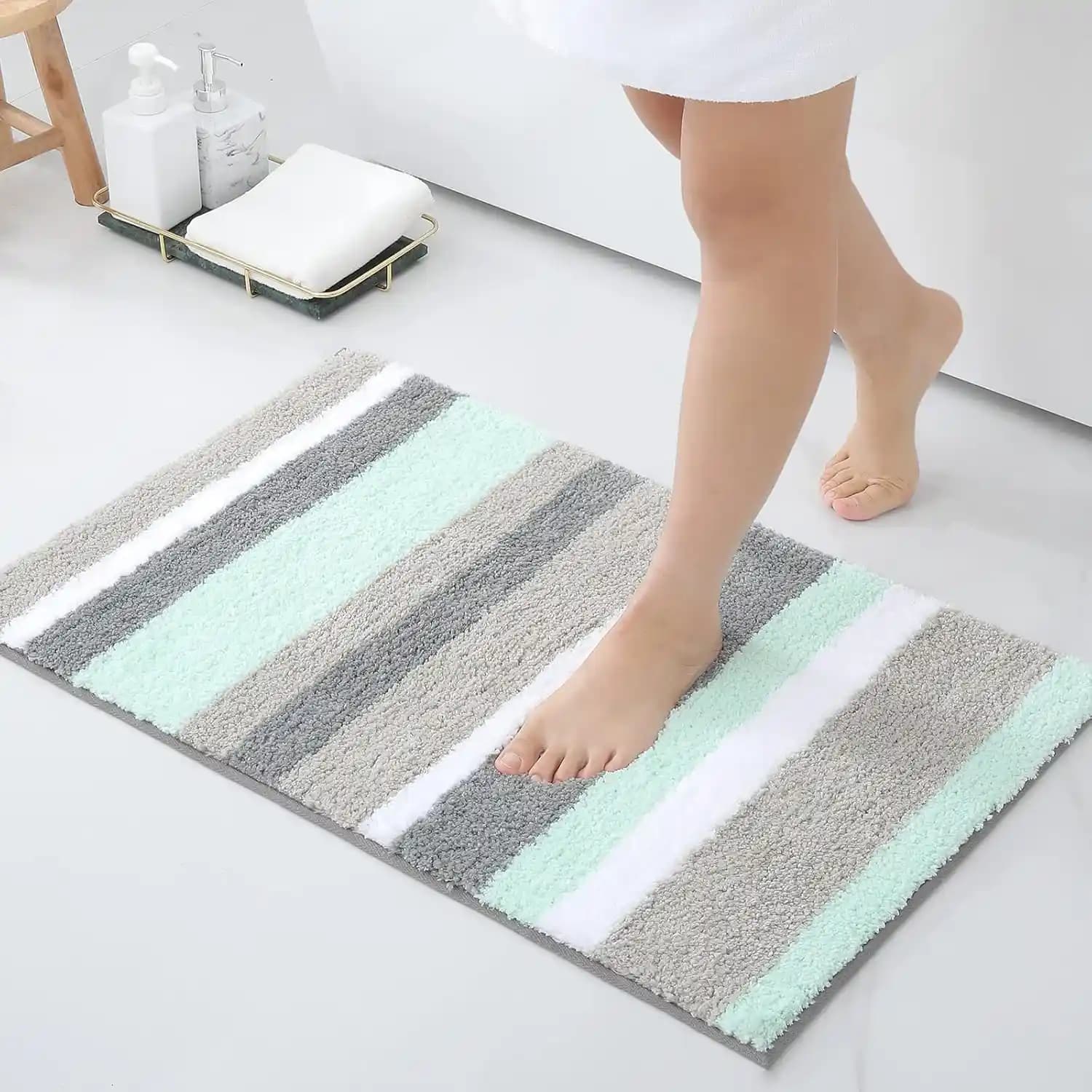 Kaymaz Mikrofiber Banyo Halısı: Güvenlik ve Estetiği Bir Arada Sunar