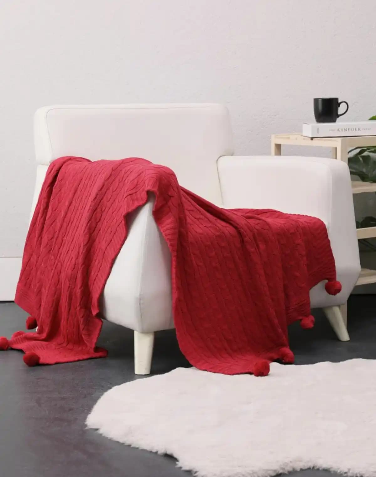 Kırmızı Battaniye ile Ev Dekorasyonunda Sıcaklık ve Estetik Sağlama Rehberi