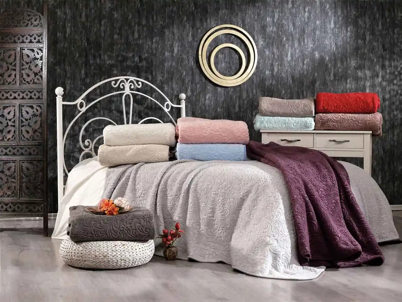 Kişiye Özel Battaniyeler: Şıklık ve Konforu Bir Arada Sunan Dekoratif Ürünler