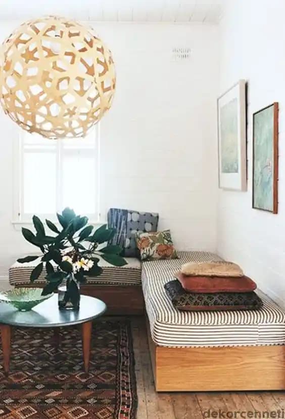 Küçük Alanlar İçin Köşe Lambası Dekorasyonu: Fonksiyonellik ve Estetiğin Uyumuyla Alanı Genişletme