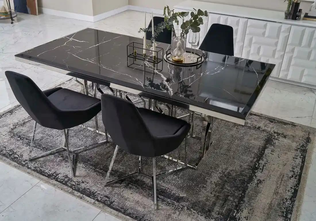 Kumaş Masaların Modern Tasarımda Fonksiyonellik ve Şıklık Uyumu