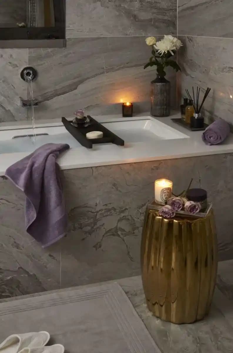 Küvet Masası ile Banyo Konforunu Artıran Dekorasyon ve Fonksiyonellik İpuçları