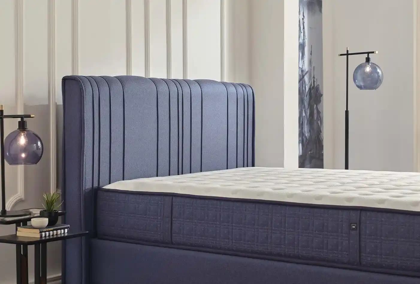 Lacivert Kumaş Yatak Başlığı Seçenekleri ve Dekorasyon İpuçları