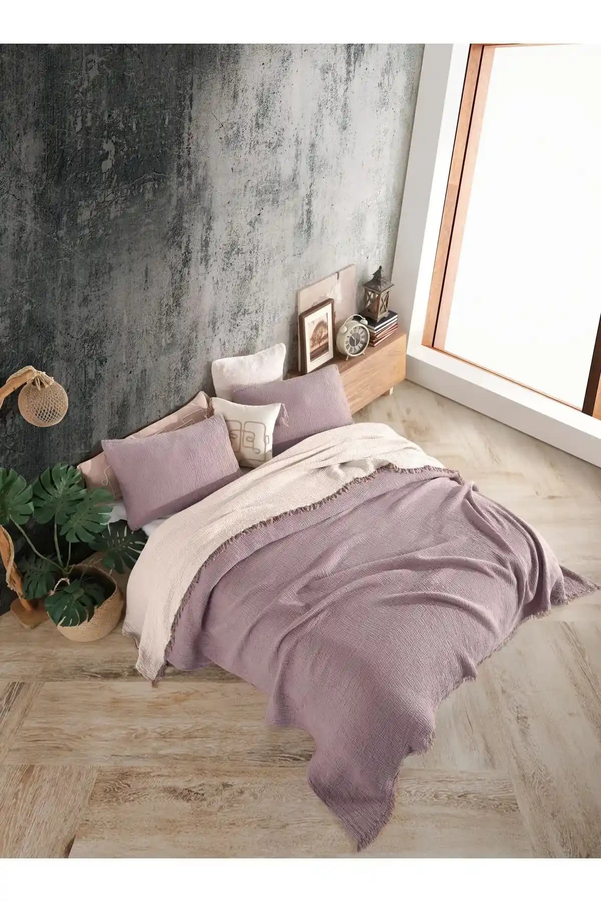 Lila Renkli Yatak Odası Dekorasyonu ve Uyumlu Renk Seçenekleri Rehberi