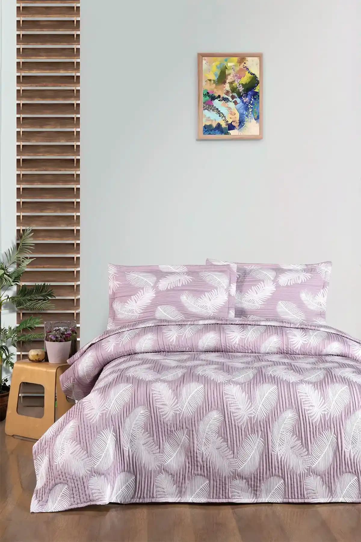 Lila Yatak Örtüsü Seçenekleri ve Dekorasyon İpuçları