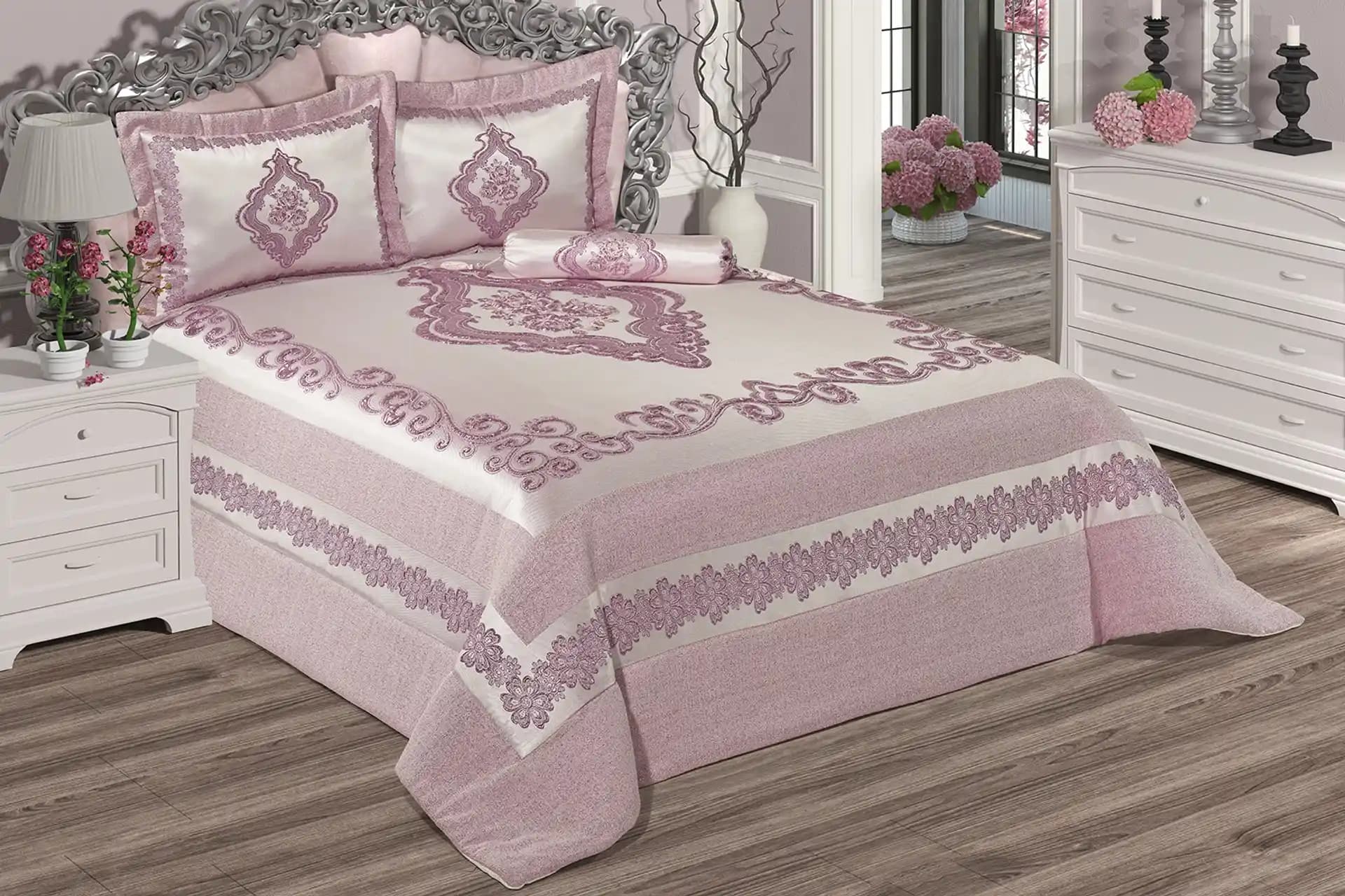 Lila Yatak Örtüsü ve Renk Uyumu: Dekorasyonda Zarif Bir Dokunuş