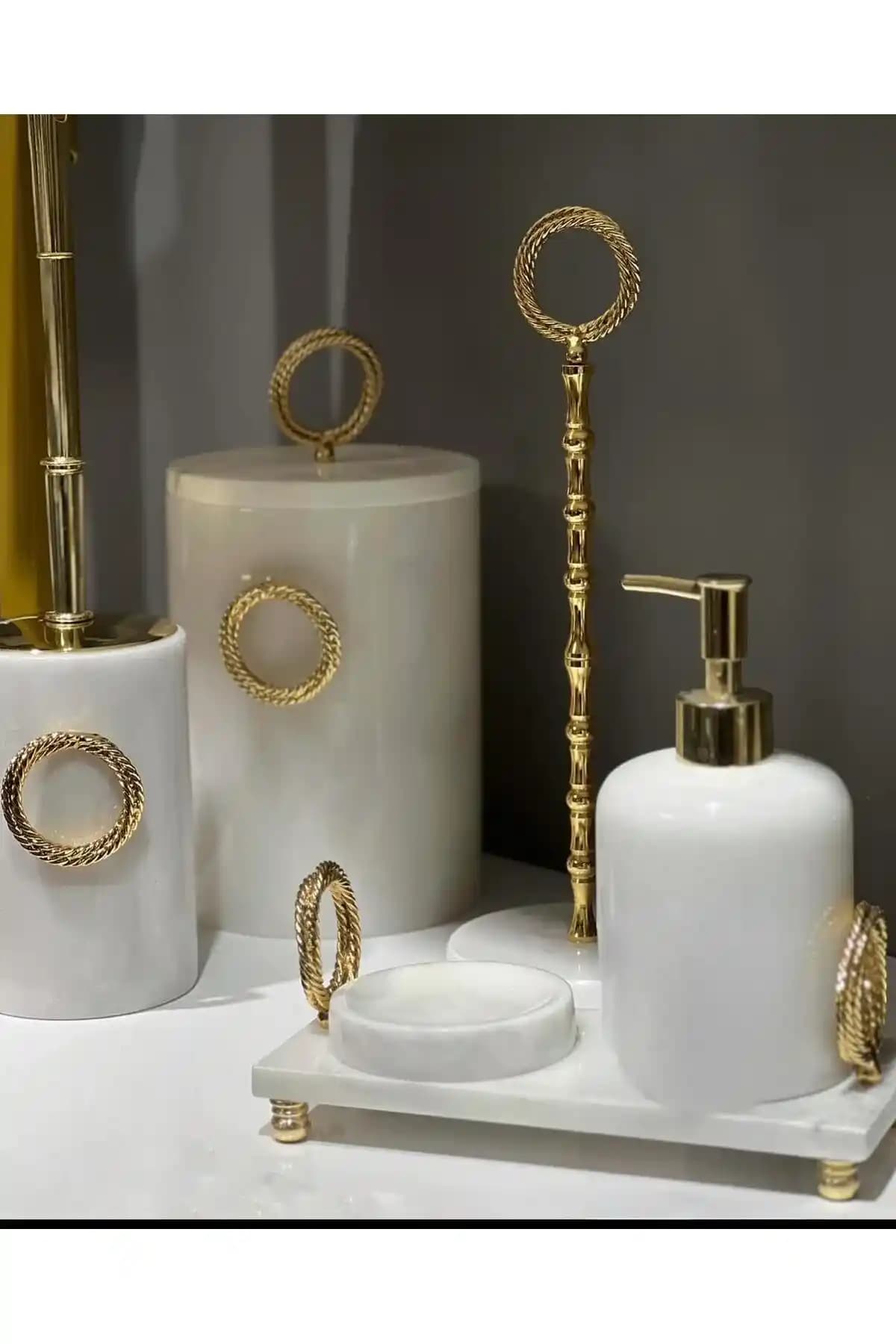 Lüks Banyo Setleri: Mermer Desen ve Altın Detaylarla Şıklık ve Fonksiyonellik