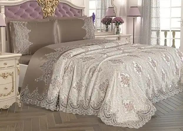 Lüks Yatak Örtüsü Dekorasyon Fikirleri ve Seçim İpuçları