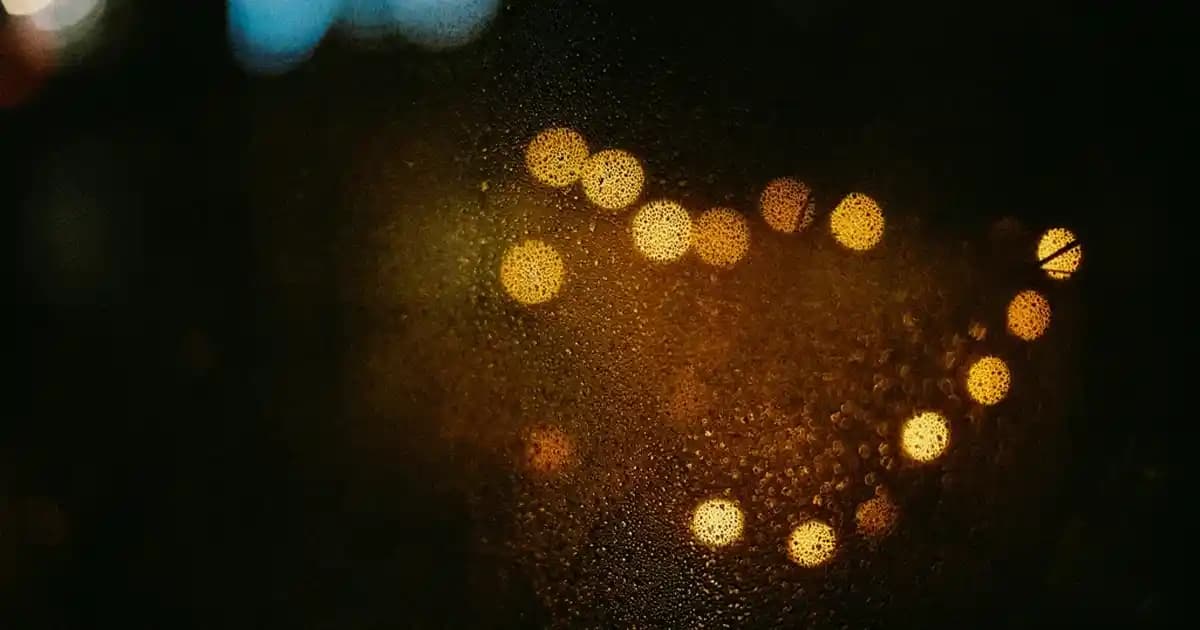 Masa Örtüsü Seçimi Rehberi: Ev Dekorasyonunda Fonksiyonellik ve Estetik Yaklaşımlar