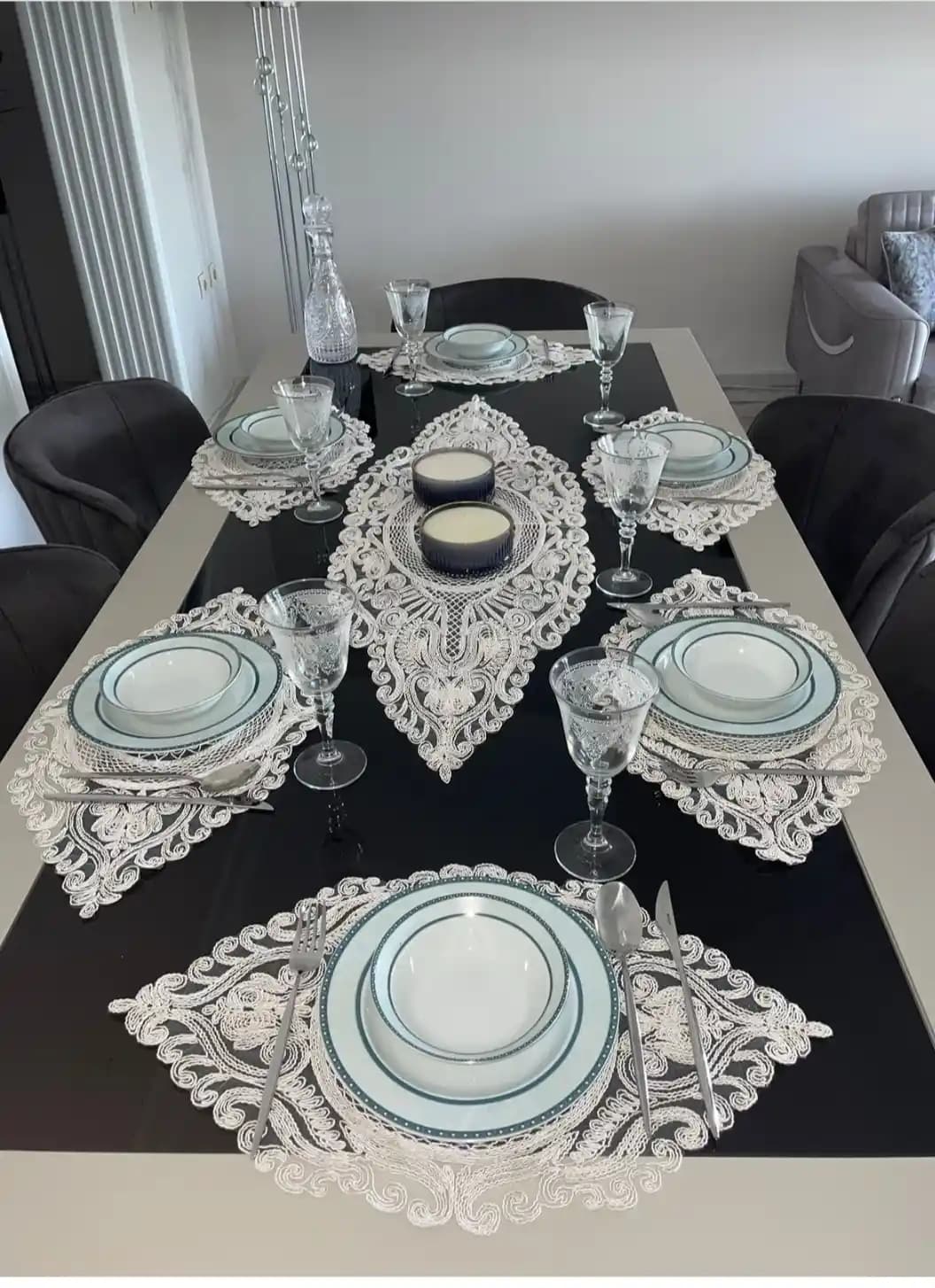 Masa Servis Örtüsü Dekorasyon Seçimi: Estetik ve Fonksiyonellik Bir Arada