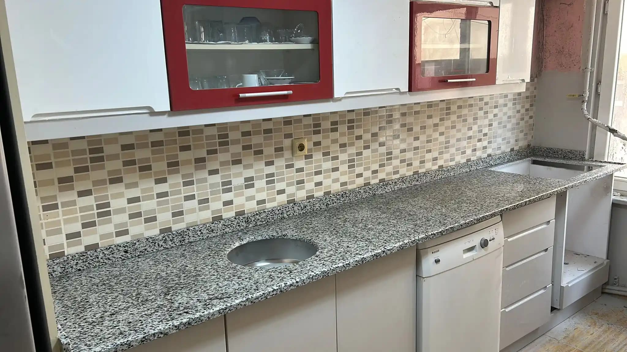 Mermer Mutfak Tezgahlarının Kullanım Alanları ve Özellikleri Analizi