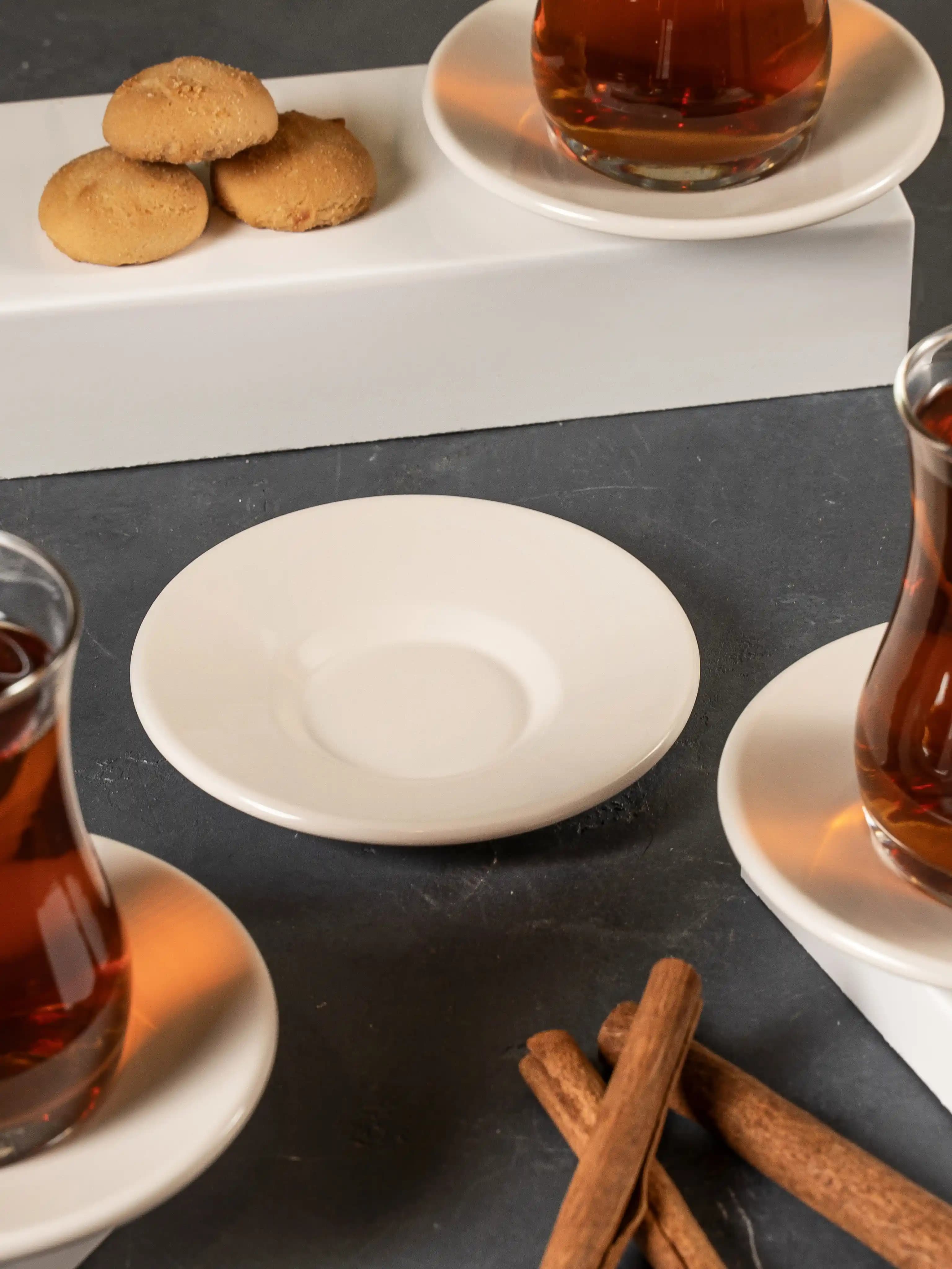 Metal Çay Tabağı ve Dekorasyon Fikirleri: Estetik ve Fonksiyonelliğin Buluşması