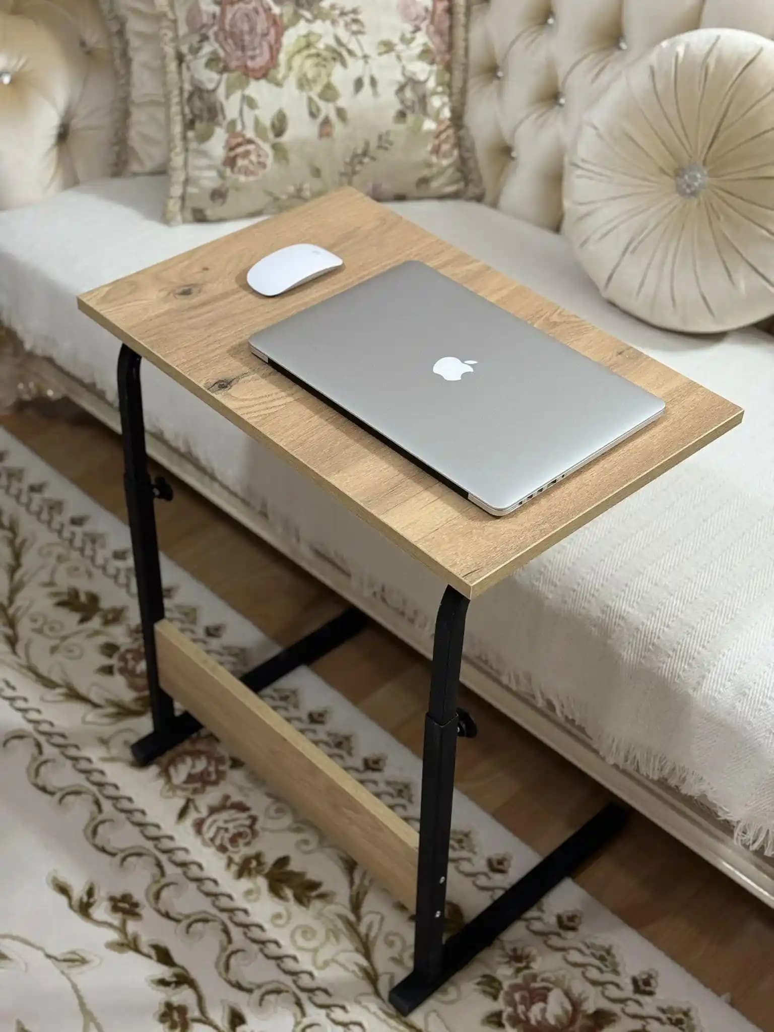 Metal Malzemeli Yükseklik Ayarlı Laptop Sehpası ile Ergonomik Çalışma Ortamları
