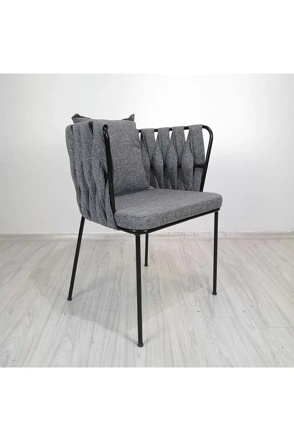 Metal Tasarım Mutfak Sandalyeleri: Estetik ve Dayanıklılığı Bir Arada Sunan Modern Seçenekler