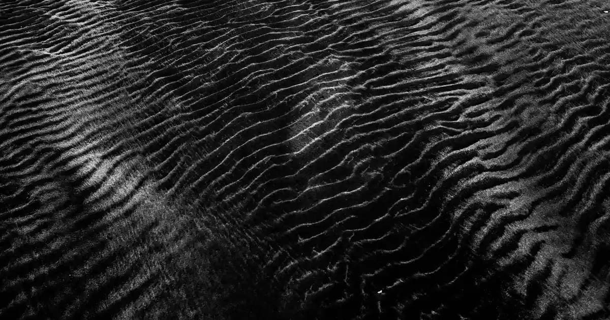 Metal ve Ahşap Malzemelerin Kullanımıyla Modern ve Dayanıklı Mutfak Rafları Tasarımı