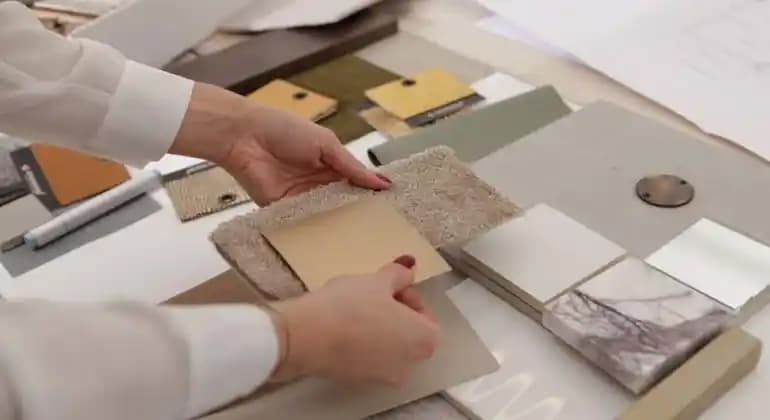 Mobilya Tasarımında Malzeme Seçimi Rehberi: Ahşap, Metal, Cam ve Tekstil Kullanımı