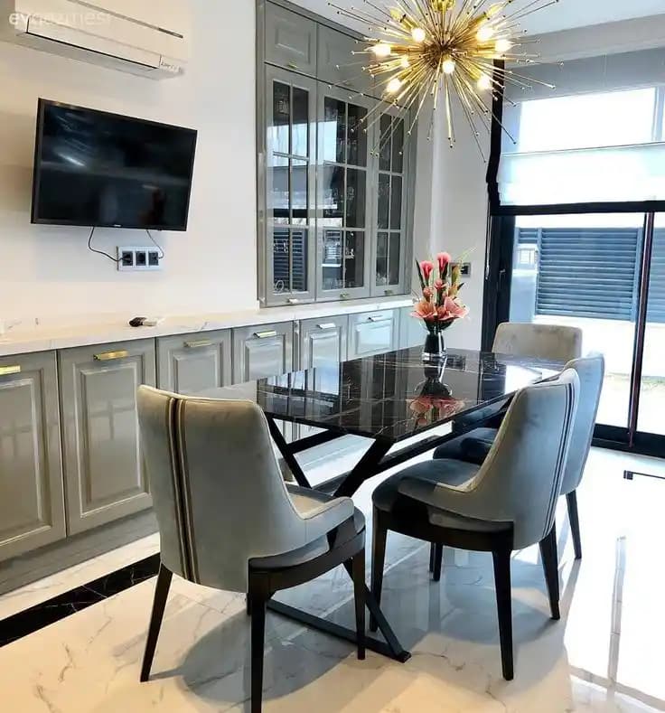 Modern Dekorasyonda Tarak Setleri: Şıklık ve Fonksiyonelliğin Buluşması