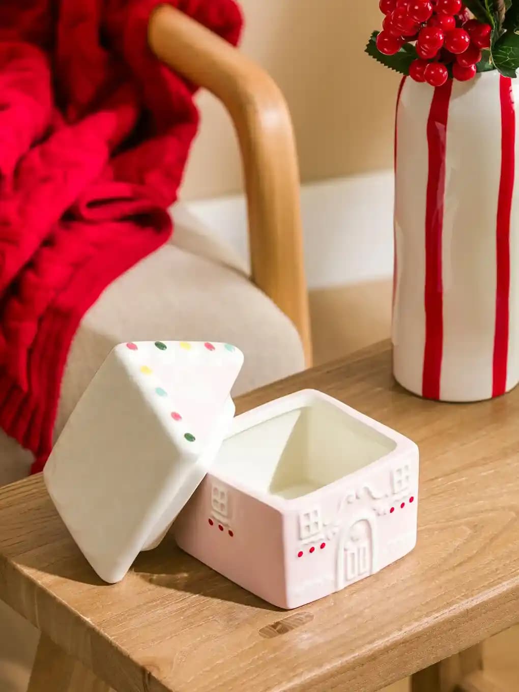 Modern Ev Dekorasyonunda Saklama Kabı Seçimi ve Dekoratif Kullanım İpuçları