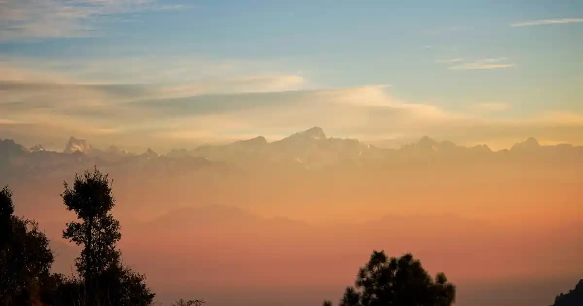 Modern Klasik Dikdörtgen Orta Sehpa: Estetik ve Fonksiyonelliğin Uyumuyla Şıklık Yaratır