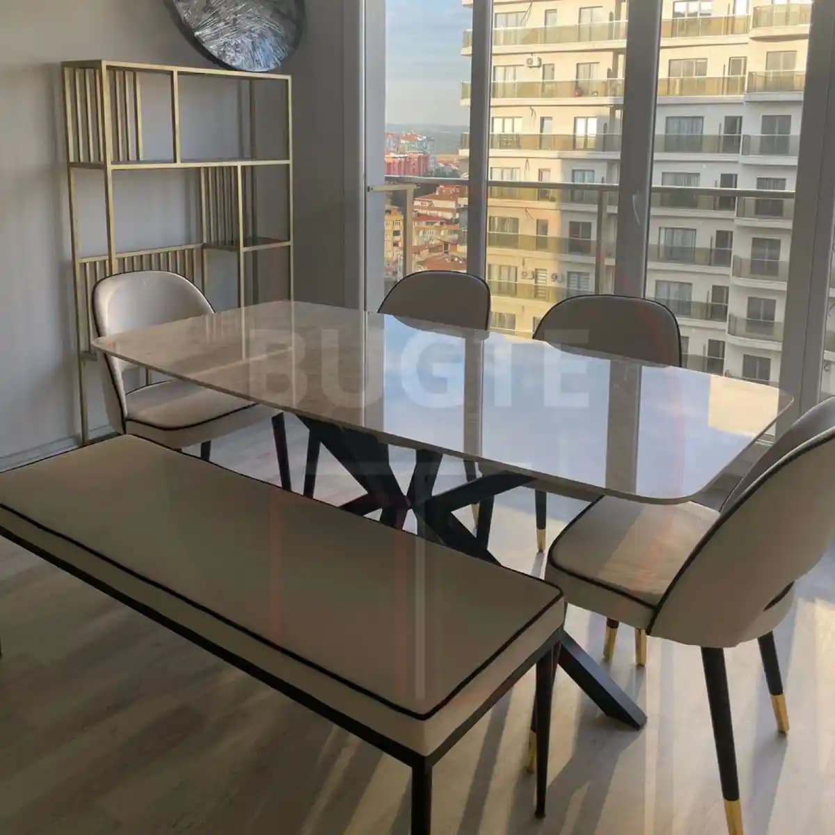 Modern Masa Düzenleme İpuçları: Estetik ve Fonksiyonelliğin Birleşimi