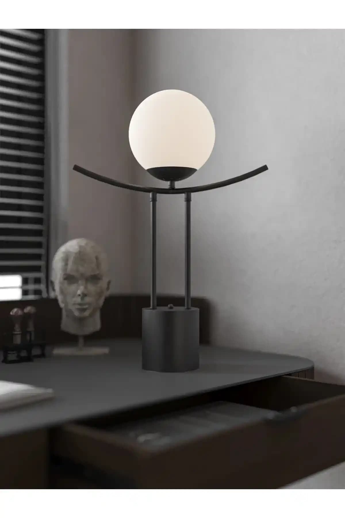 Modern Metal Gövdeli Masa Lambaları: Estetik ve Dayanıklılığın Modern Tasarımda Yeri