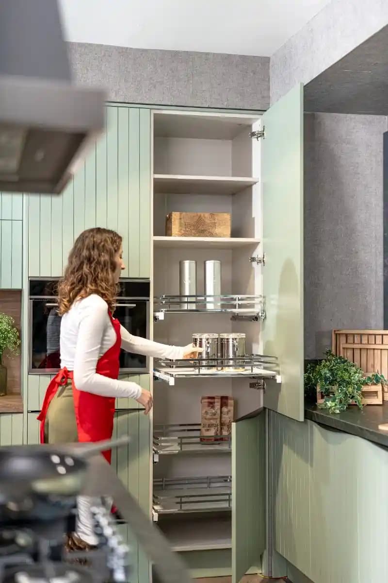 Modern Mutfak Saklama Çözümleri: Fonksiyonellik ve Estetiğin Uyumuyla Alanı Optimize Etme