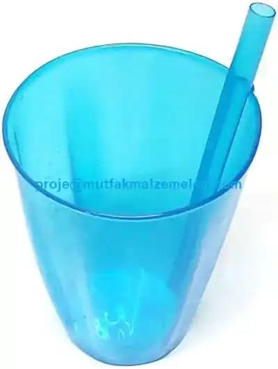 Modern Plastik Pipetli Bardaklar: Tasarım, Kullanım ve Çevresel Etkiler